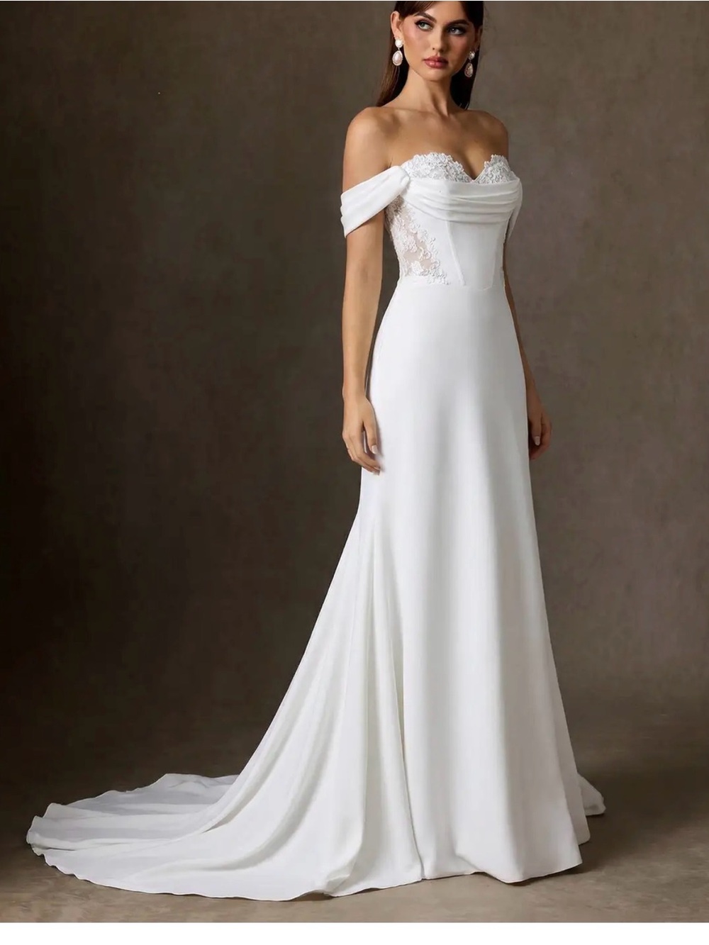 Azazie Ganelle
Diamond White A-Line Sweetheart Neckline Crepe Back Satin Dress